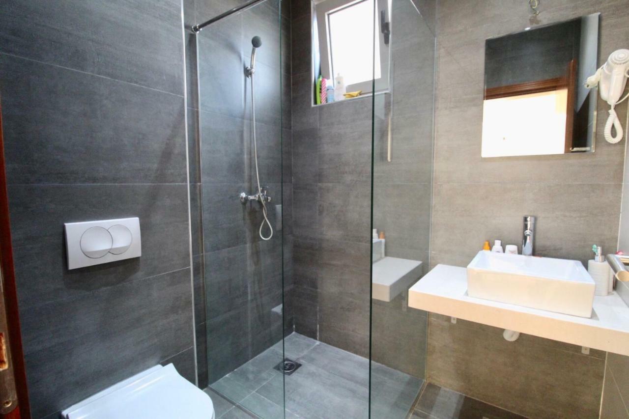Apartments Komina Утеха Екстериор снимка