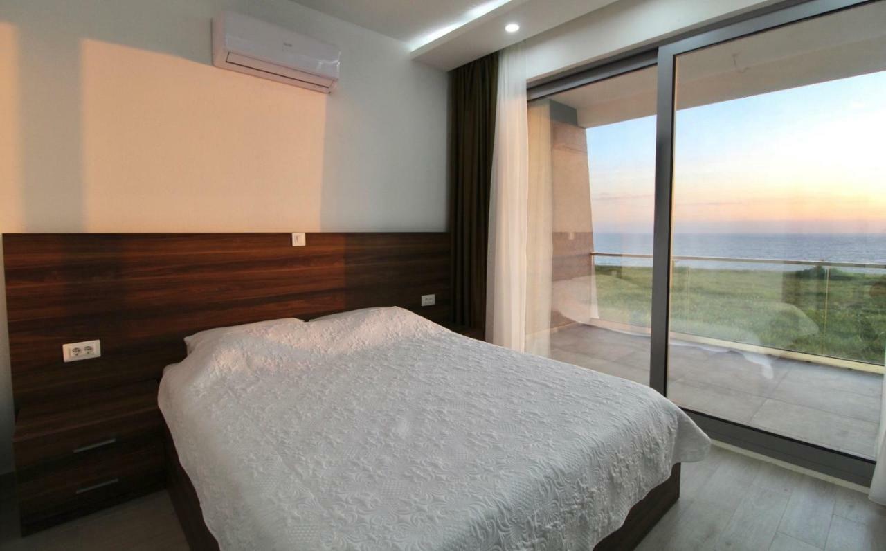 Apartments Komina Утеха Екстериор снимка