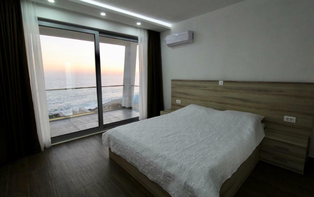 Apartments Komina Утеха Екстериор снимка