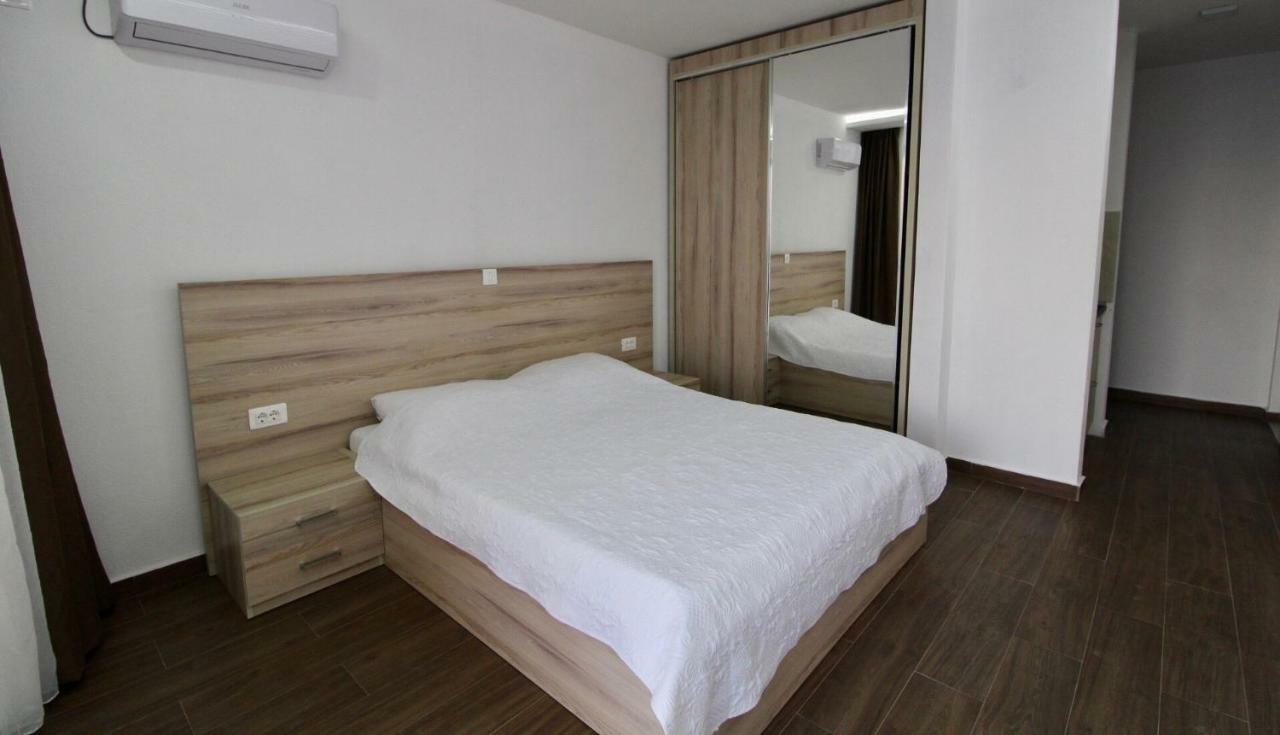 Apartments Komina Утеха Екстериор снимка