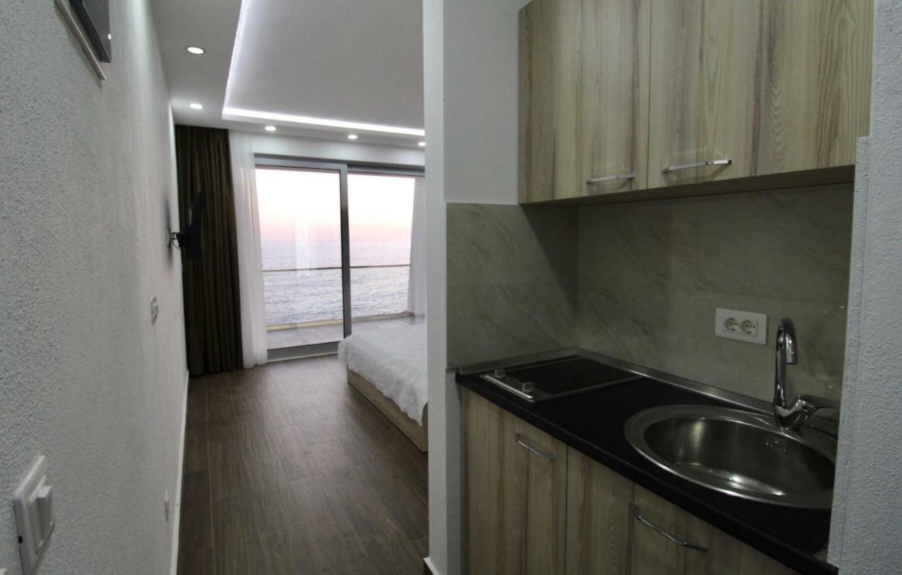 Apartments Komina Утеха Екстериор снимка